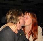 0407-Marit och Stefan visar sin kärlek