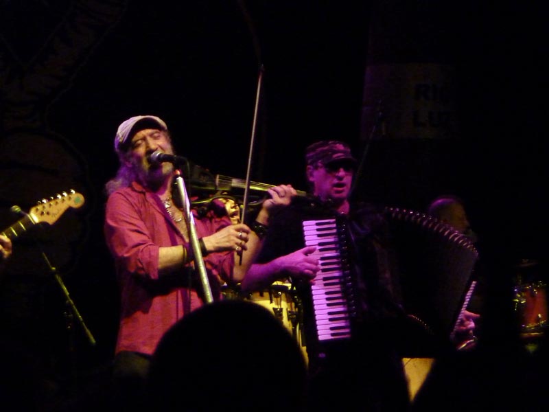 101204-Gogol Bordello-019