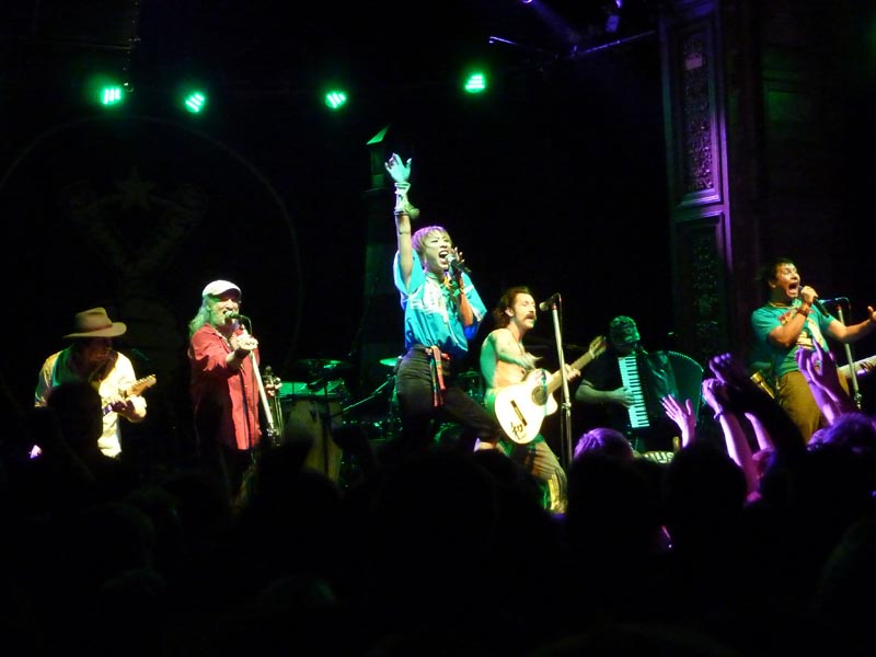 101204-Gogol Bordello-027