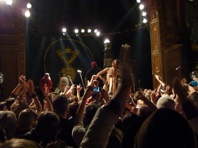 101204-Gogol Bordello-041