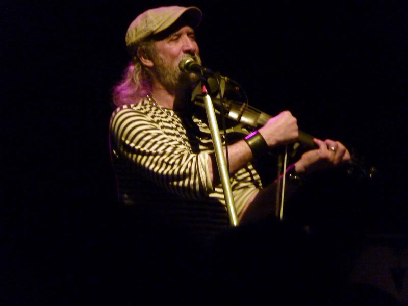 101204-Gogol Bordello-081